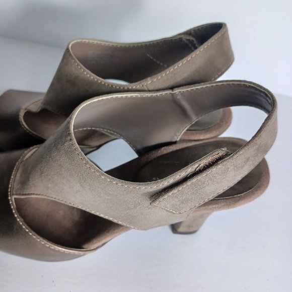 Women's Aerosols Chunky Strappy Comfort Peep Toe Sling Back Heel Shoes Size 8 - Picture 4 of 8